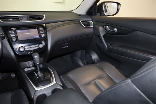 2016 Nissan Rogue SL 14