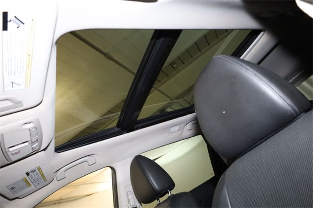 2016 Nissan Rogue SL 33