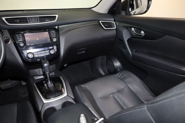 Thumbnail: 2015 Nissan Rogue - 32