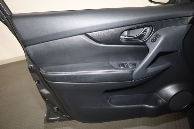 Thumbnail: 2015 Nissan Rogue - 27