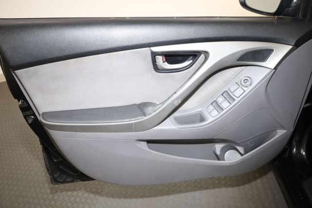 Thumbnail: 2011 Hyundai Elantra - 27