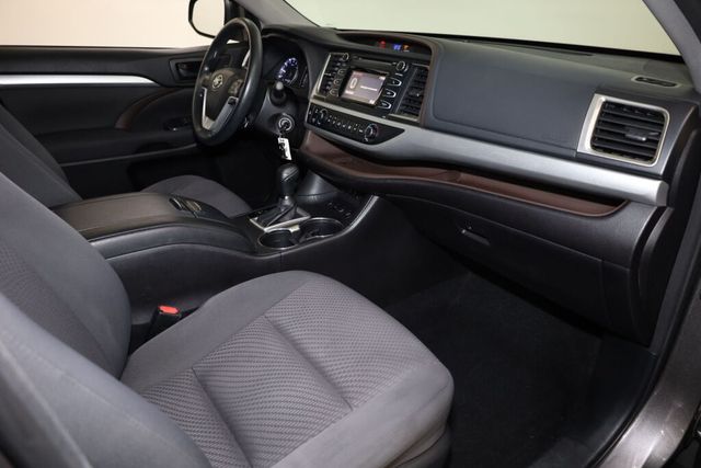 Thumbnail: 2017 Toyota Highlander - 35