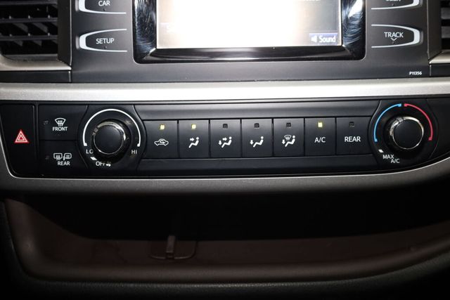 Thumbnail: 2017 Toyota Highlander - 31
