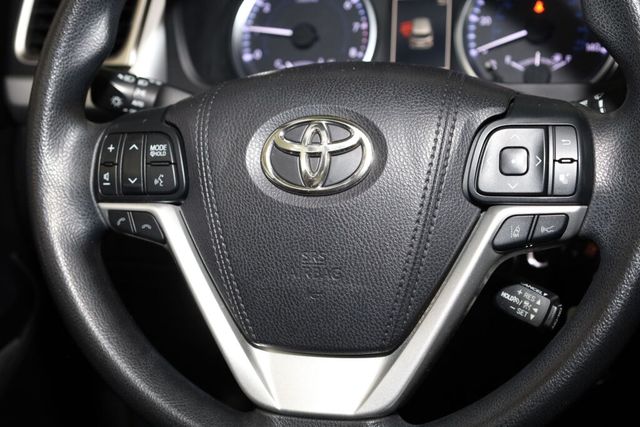 Thumbnail: 2017 Toyota Highlander - 33