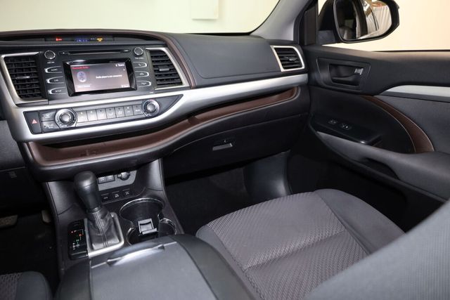 Thumbnail: 2017 Toyota Highlander - 28