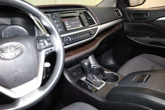 Thumbnail: 2017 Toyota Highlander - 9