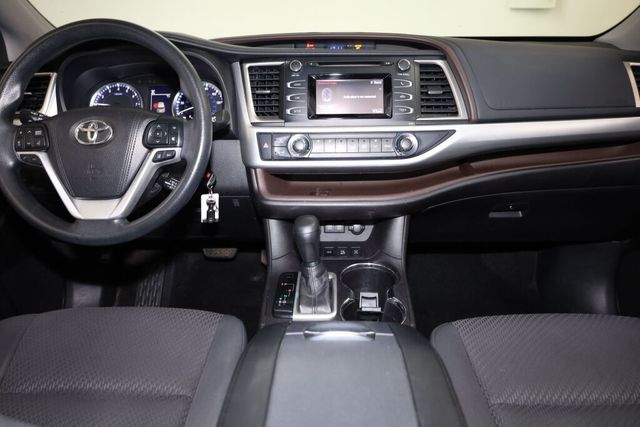 Thumbnail: 2017 Toyota Highlander - 14