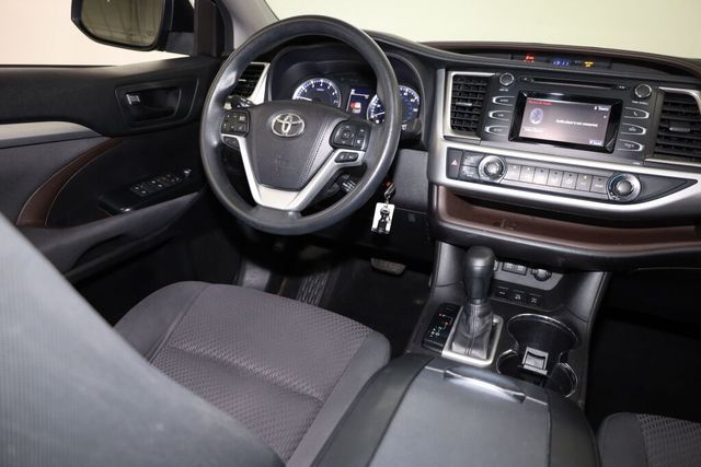 Thumbnail: 2017 Toyota Highlander - 13