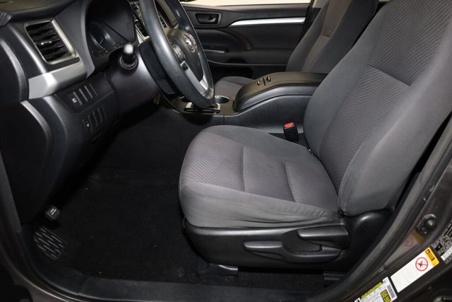 Thumbnail: 2017 Toyota Highlander - 10