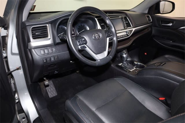 Thumbnail: 2019 Toyota Highlander - 2