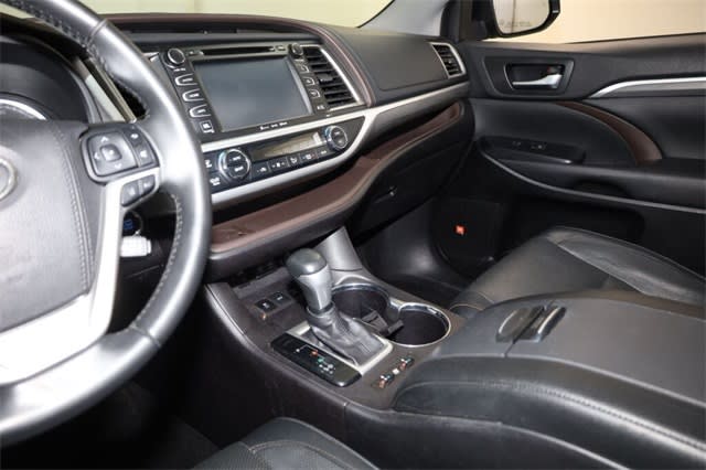 Thumbnail: 2019 Toyota Highlander - 30
