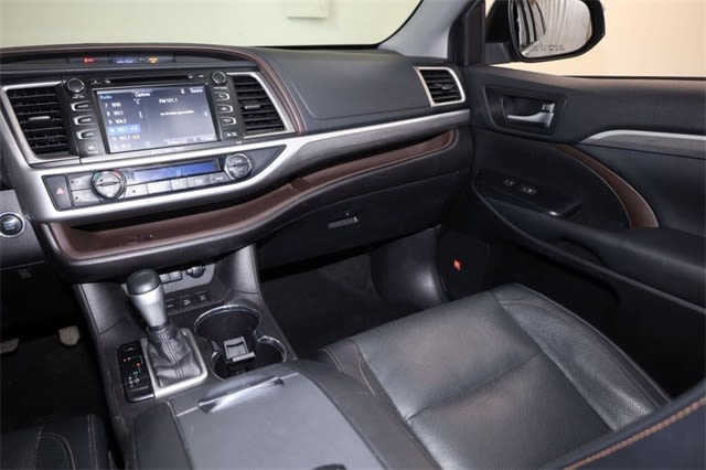 Thumbnail: 2019 Toyota Highlander - 14