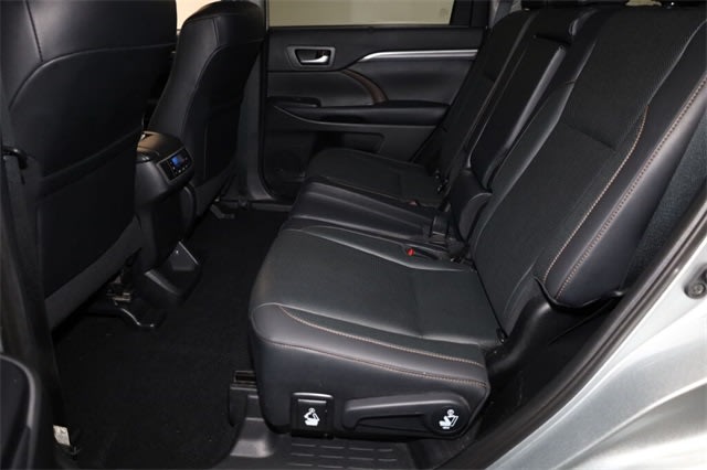 Thumbnail: 2019 Toyota Highlander - 12