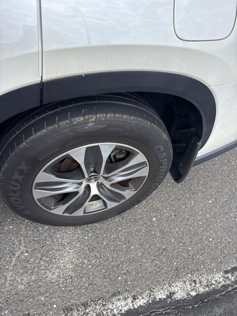 Thumbnail: 2021 Toyota Highlander - 27