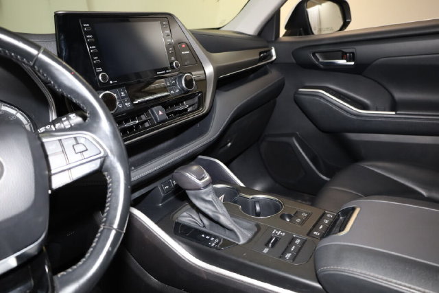 Thumbnail: 2021 Toyota Highlander - 9