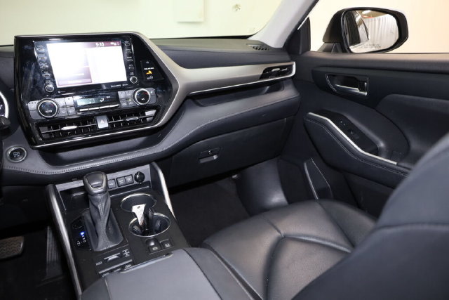 Thumbnail: 2021 Toyota Highlander - 29