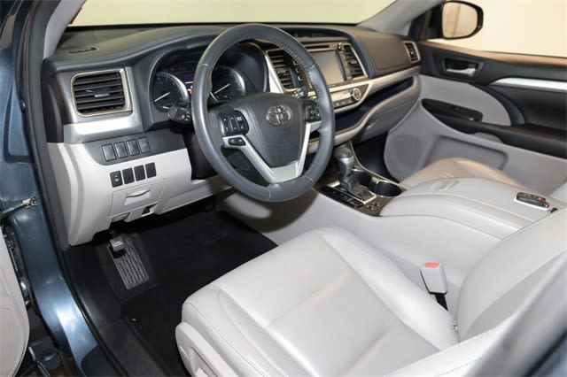 2016 Toyota Highlander XLE 2