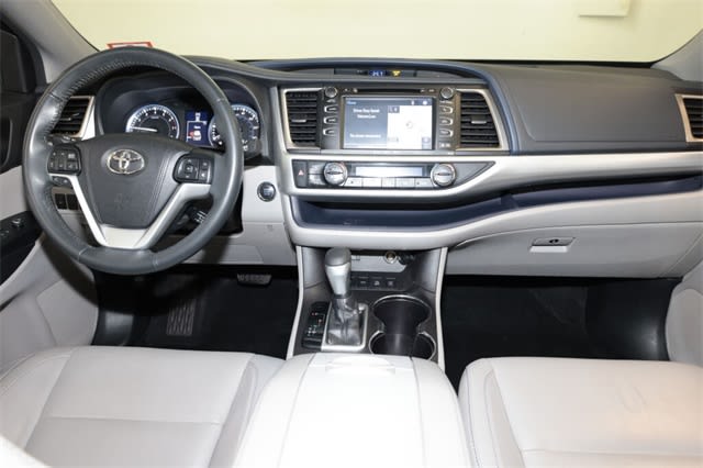 2016 Toyota Highlander XLE 13