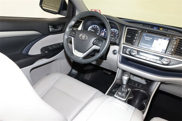 2016 Toyota Highlander XLE 9