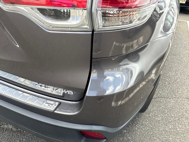 Thumbnail: 2015 Toyota Highlander - 26