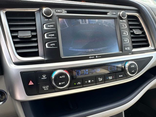 Thumbnail: 2015 Toyota Highlander - 11