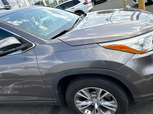 Thumbnail: 2015 Toyota Highlander - 20
