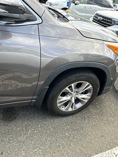 Thumbnail: 2015 Toyota Highlander - 19