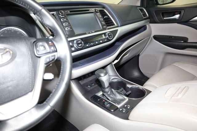 Thumbnail: 2018 Toyota Highlander - 16