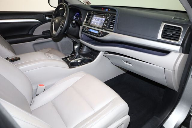 Thumbnail: 2018 Toyota Highlander - 14
