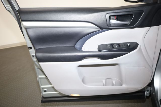 Thumbnail: 2018 Toyota Highlander - 27