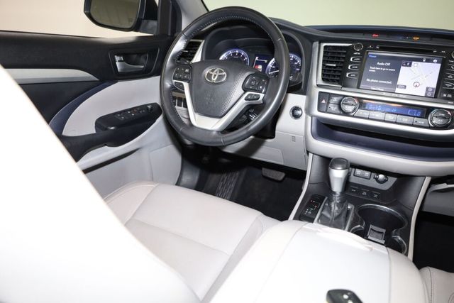 Thumbnail: 2018 Toyota Highlander - 9
