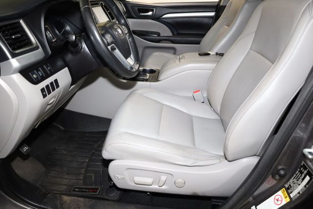 Thumbnail: 2017 Toyota Highlander - 10