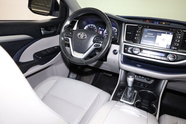 Thumbnail: 2017 Toyota Highlander - 13
