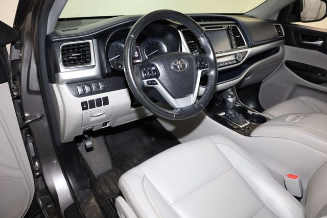 Thumbnail: 2017 Toyota Highlander - 2