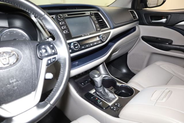 Thumbnail: 2017 Toyota Highlander - 9