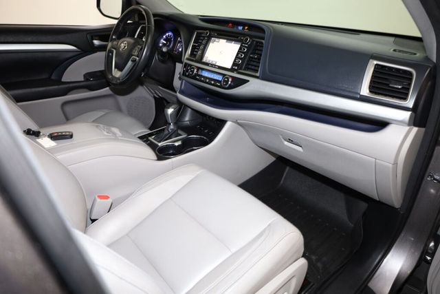 Thumbnail: 2017 Toyota Highlander - 40