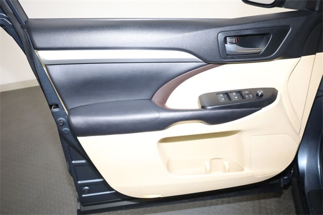 Thumbnail: 2018 Toyota Highlander - 27