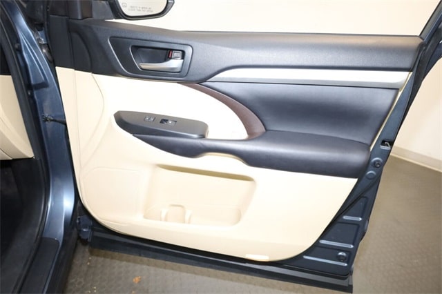 Thumbnail: 2018 Toyota Highlander - 29