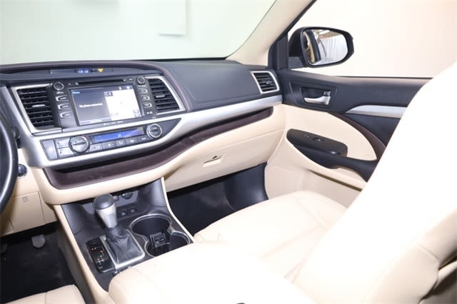 Thumbnail: 2018 Toyota Highlander - 28