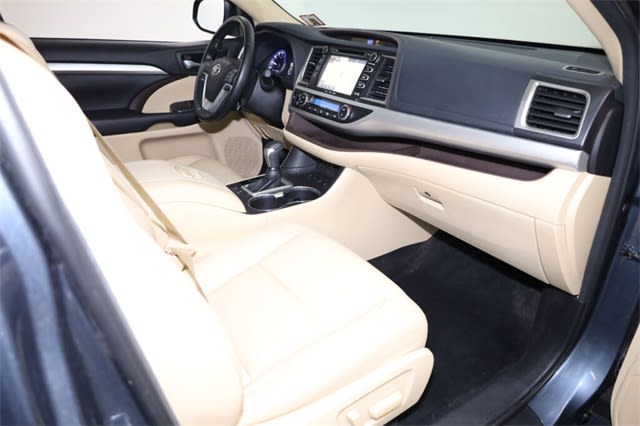 Thumbnail: 2018 Toyota Highlander - 11
