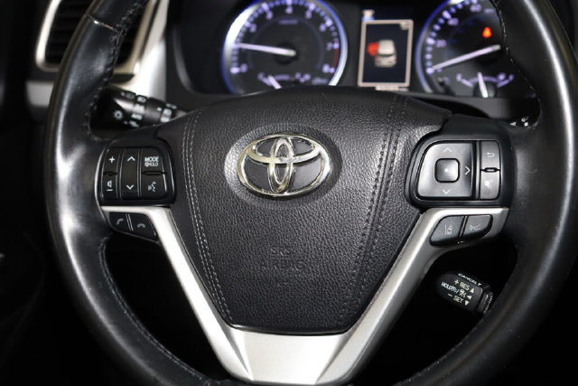 Thumbnail: 2018 Toyota Highlander - 38
