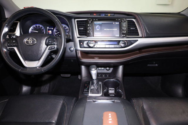 Thumbnail: 2018 Toyota Highlander - 14