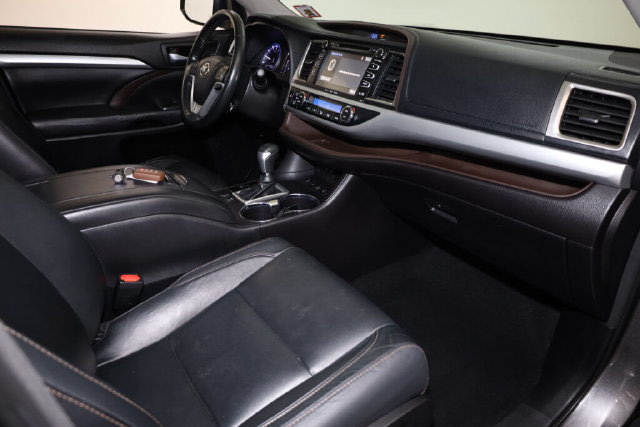 Thumbnail: 2018 Toyota Highlander - 40