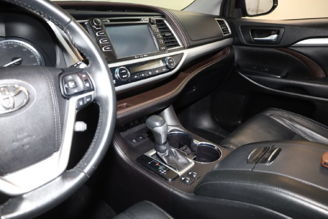 Thumbnail: 2018 Toyota Highlander - 9
