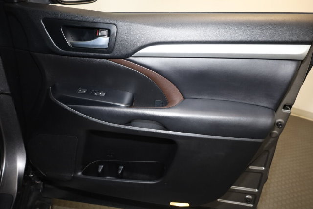 Thumbnail: 2018 Toyota Highlander - 39