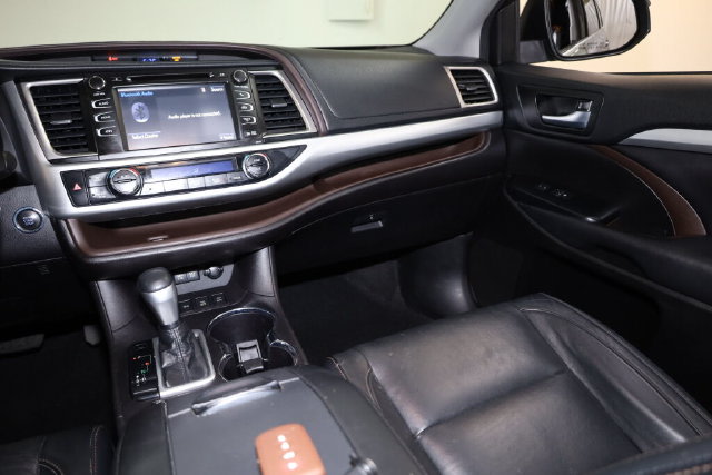 Thumbnail: 2018 Toyota Highlander - 29