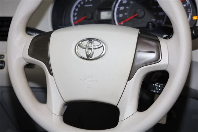 Thumbnail: 2011 Toyota Sienna - 34