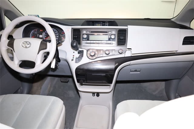 Thumbnail: 2011 Toyota Sienna - 10
