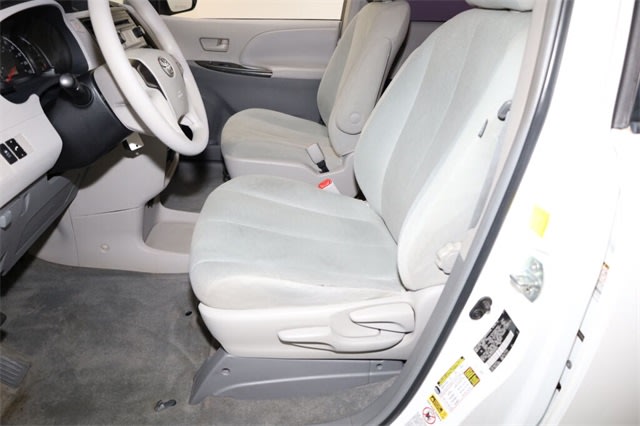 Thumbnail: 2011 Toyota Sienna - 12