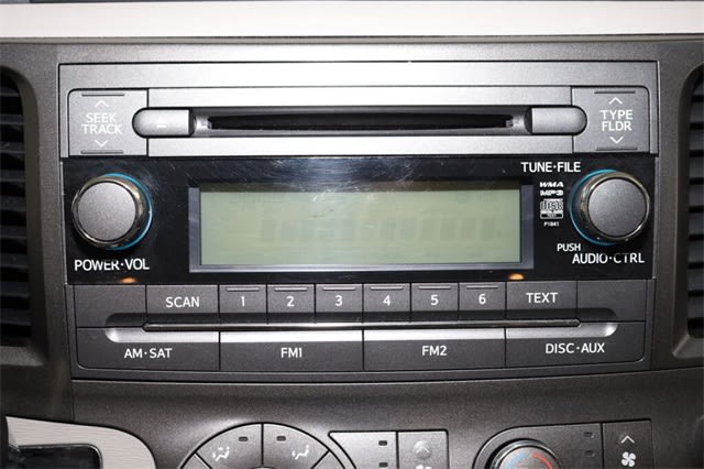 Thumbnail: 2011 Toyota Sienna - 16